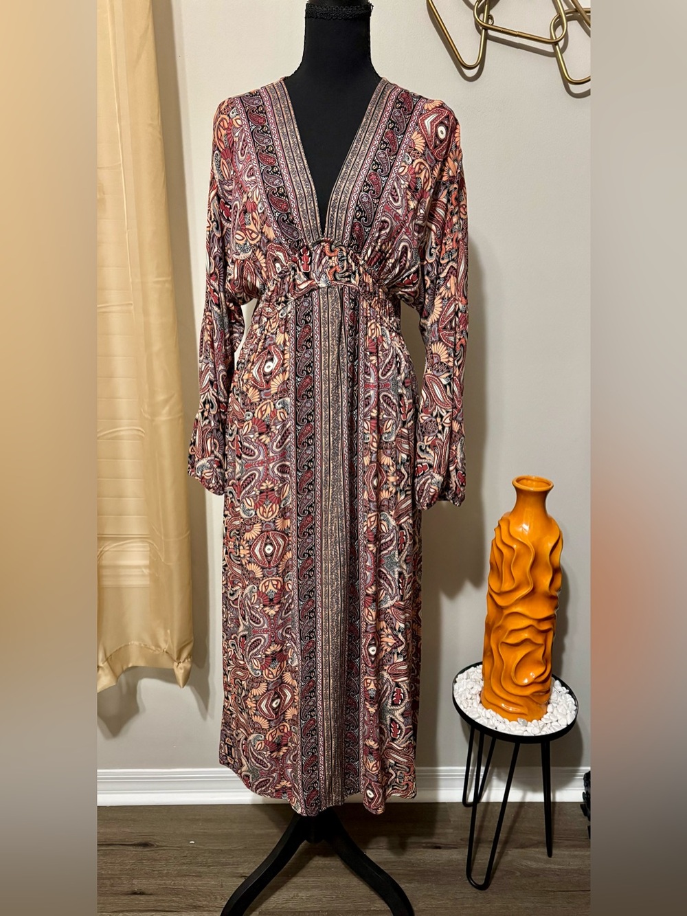 V-Neck Long Sleeve Paisley Maxi Dress in Burgundy